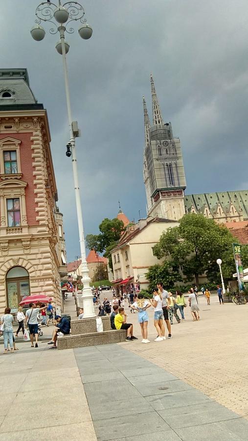 Mickey Mouse & Studio Mini Zagreb Buitenkant foto